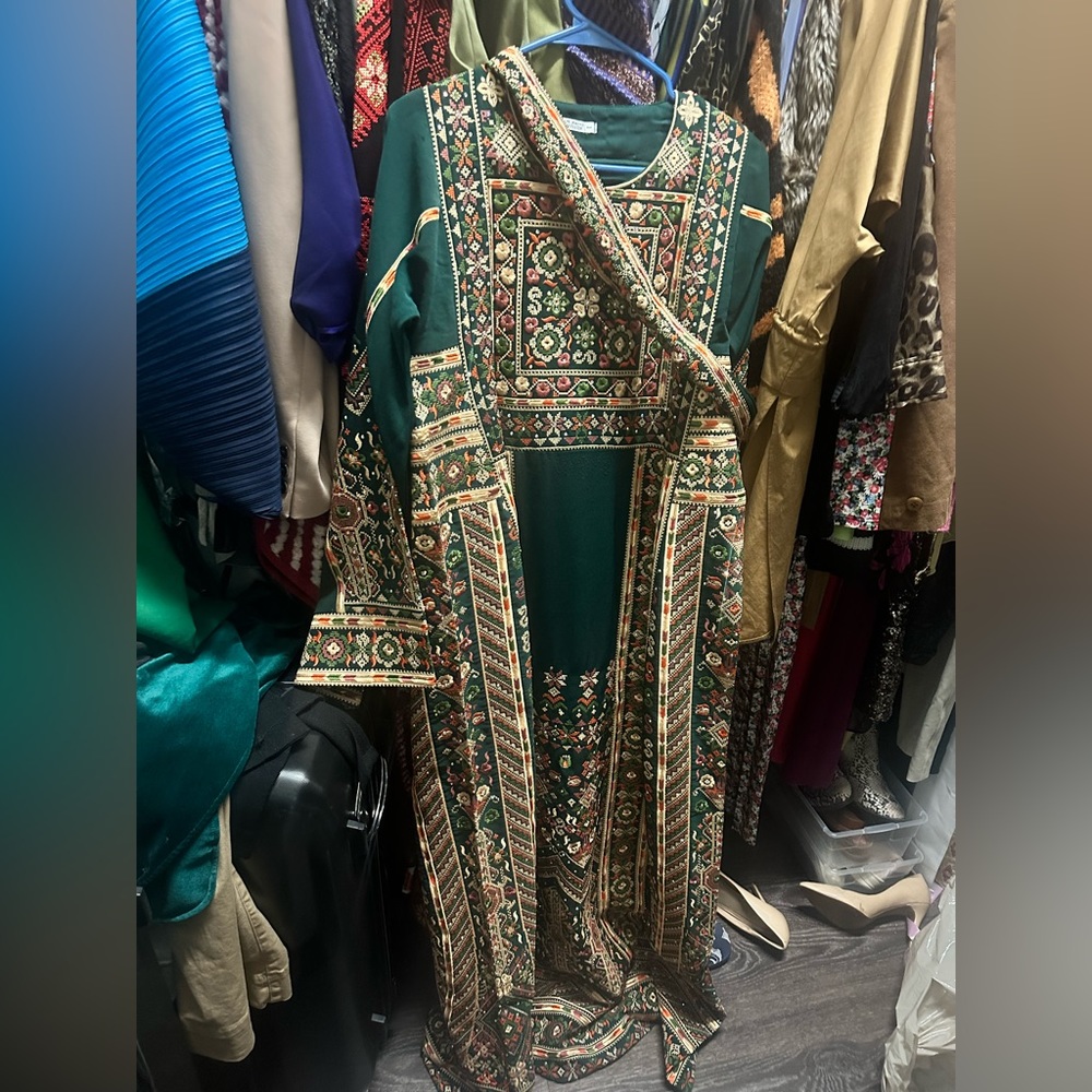 Palestinian thobe